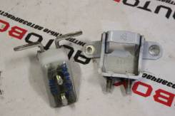 Крепление двери. Suzuki: Alto, Escudo, Splash, Kizashi, Swift, SX4, Kei, Grand Vitara Двигатели: K12B, J24B, D13A, M13A, M15A, M16A, J20A, J20B, F9QB