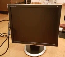 Samsung. 17", ���������� �� (LCD)