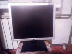 LG. 17", ���������� �� (LCD)