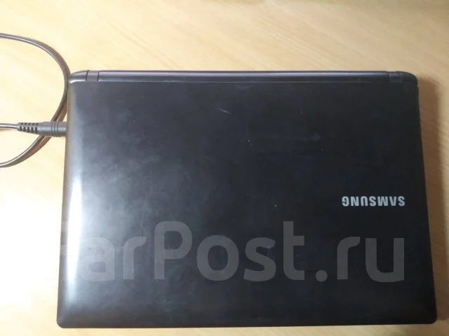 Samsung N100. 10", 1,3����, ��� 2048 ��, ���� 150���, WiFi: 1, ����������� �� 5��. ����