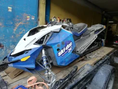 BRP Ski-Doo Summit ����