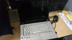 Toshiba Satellite A200. 15", 1,8����, ��� 2048 ��, ���� 500���, WiFi, Bluetooth, ����������� �� 1��. ����