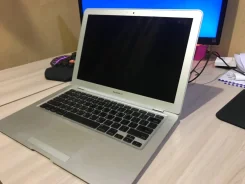 Apple MacBook Air 13 2008 Early MB003. 13.3", ��� 2048 ��, ���� 120���, WiFi, Bluetooth ����