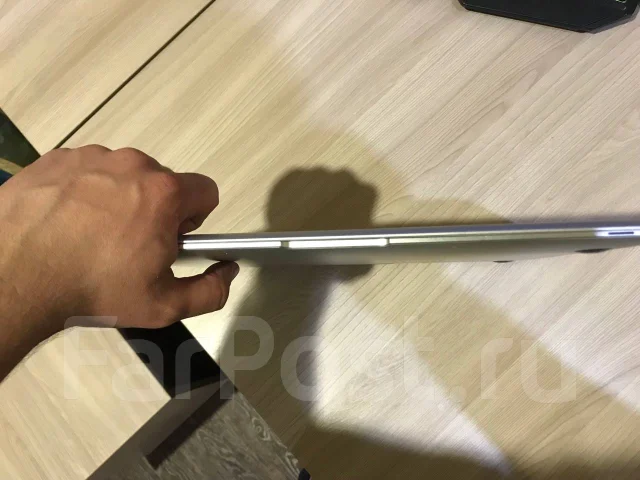 Apple MacBook Air 13 2008 Early MB003. 13.3", ��� 2048 ��, ���� 120���, WiFi: 1, Bluetooth: 1 ����