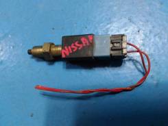 Концевик под педаль тормоза. Nissan: NV350 Caravan, Maxima, Hardbody, King Cab, Altima, Lucino, Figaro, NX-Coupe, NP300, BE-1, Almera, Cedric, Caravan...