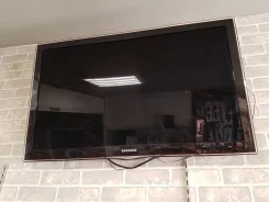 Samsung UE32J5100. LED ����