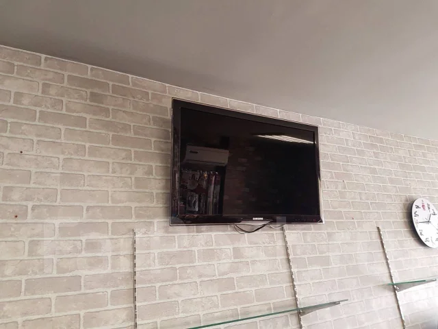 Samsung UE32J5100. LED ����