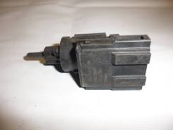 Концевик под педаль тормоза. Volkswagen: Caddy, Passat, Phaeton, Jetta, Golf, Polo Audi: A6 allroad quattro, A4, RS6, S6, A6, S4 Skoda Fabia, 6Y2, 6Y3...
