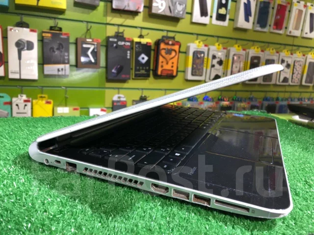 HP Pavilion 15-n060sr. 15.6", 2 300����, ��� 8 ��, ���� 500���, WiFi: 1, Bluetooth: 1, ����������� �� 2��. ����