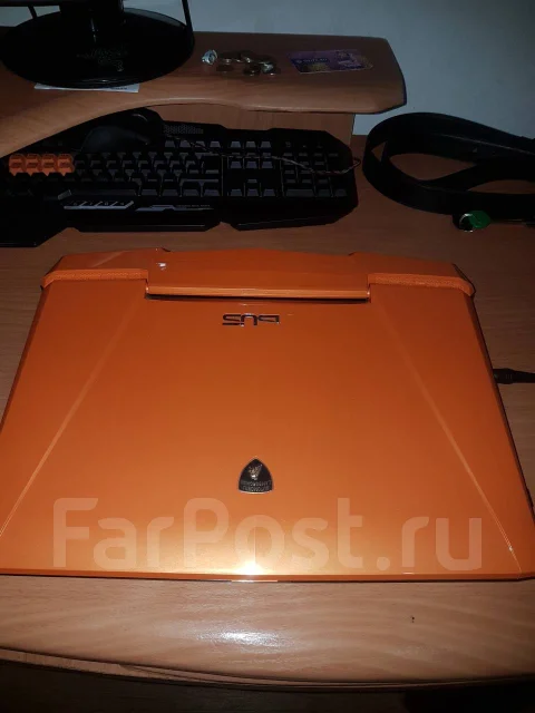 Asus Lamborghini VX7. 15.6", 2 000����, ��� 16 ��, ���� 120���, WiFi: 1, Bluetooth: 1 ����