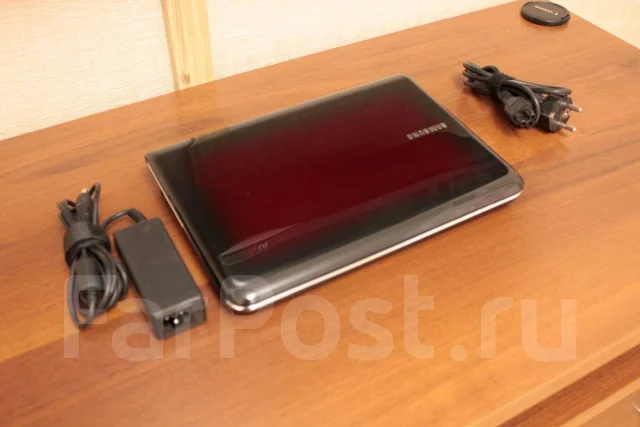 Samsung N220. 10.1", ��� 2048 ��, ���� 250���, WiFi: 1, Bluetooth: 1, ����������� �� 3��. ����