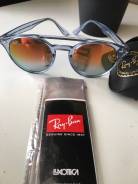 Очки Ray-Ban.