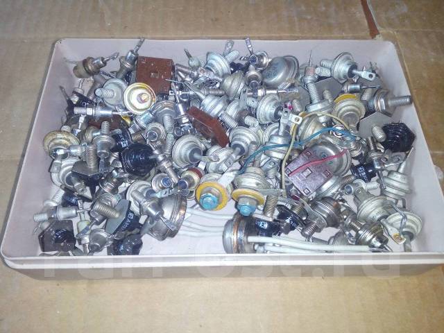 Радио запчасти (раритет ) Диоды и тиристоры, новый, в наличии. Цена ...