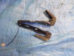 Крепление капота. Audi A4, 8E2, 8E5, 8EC, 8ED Audi S4, 8E2, 8E5, 8EC, 8ED Audi RS4 Двигатели: AKE, ALT, ALZ, AMB, AMM, ASB, ASN, AUK, AVB, AVF, AVJ, A...