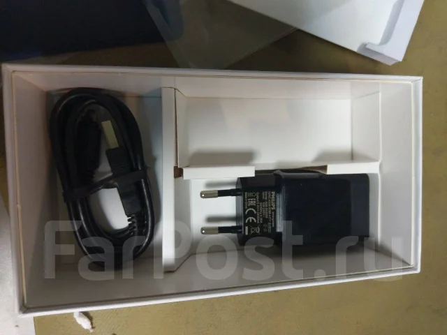 Philips Xenium S386. �/�, ������, 3G, Dual-SIM ����