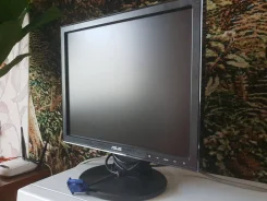 Asus. 17", ���������� �� (LCD)