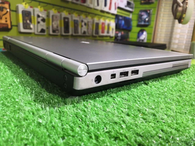 HP EliteBook. 14", 2,7����, ��� 4 ��, ���� 500���, WiFi: 1, Bluetooth: 1, ����������� �� 2��. ����