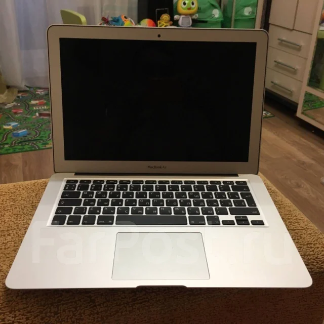 Apple MacBook 13. 13", 1,8����, ��� 8 ��, ���� 128���, WiFi: 1, Bluetooth: 1, ����������� �� 12��. ����