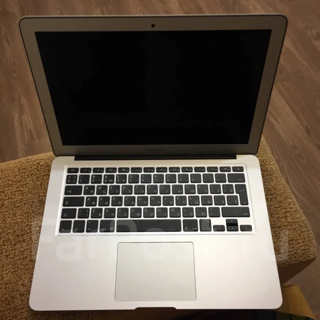 Apple MacBook 13. 13", 1,8����, ��� 8 ��, ���� 128���, WiFi: 1, Bluetooth: 1, ����������� �� 12��. ����