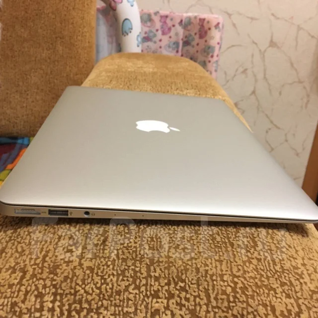 Apple MacBook 13. 13", 1,8����, ��� 8 ��, ���� 128���, WiFi: 1, Bluetooth: 1, ����������� �� 12��. ����