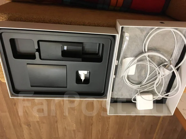 Apple MacBook 13. 13", 1,8����, ��� 8 ��, ���� 128���, WiFi: 1, Bluetooth: 1, ����������� �� 12��. ����