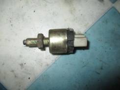 Концевик под педаль тормоза. Hyundai: Lantra, H1, Starex, Getz, Tiburon, Click, Accent, Elantra, Galloper, Avante, Grace, Coupe, Libero, H100, Atos, P...