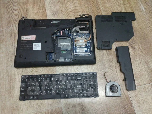 Lenovo G570. 15.6" ����