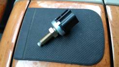 Концевик под педаль тормоза. Toyota: Harrier, Lite Ace, Corona, Platz, Ipsum, Avensis, Sprinter Trueno, Corolla, MR-S, Yaris Verso, Probox, Tercel, Ra...