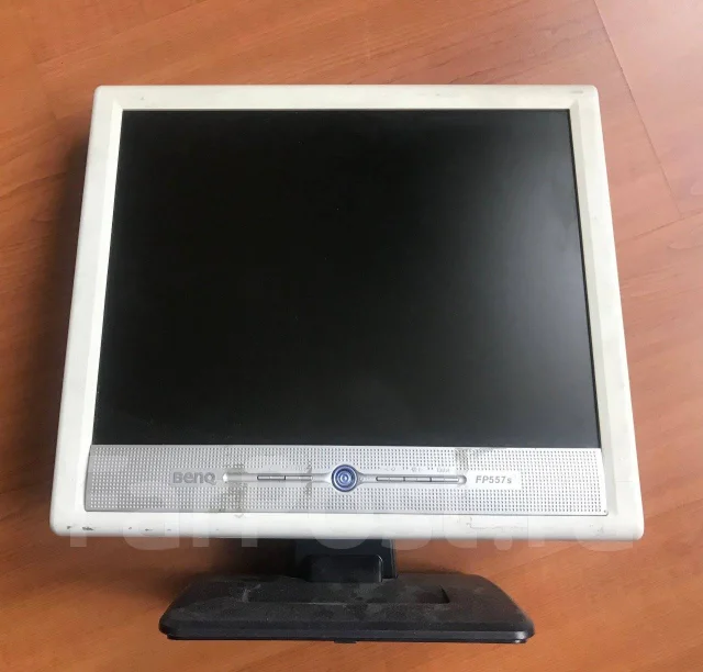 BenQ. 15" ����