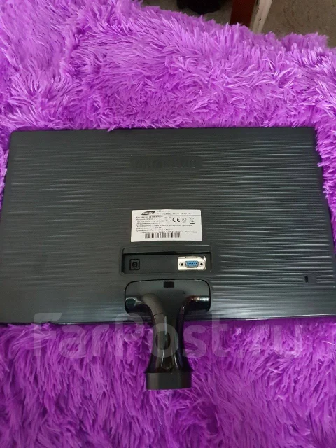 Samsung. 18" ����