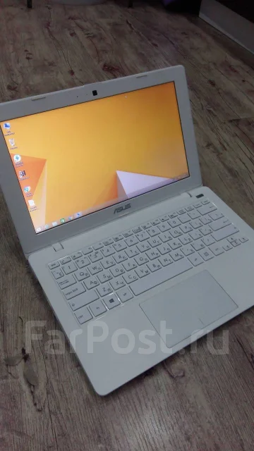 Asus X200MA. 11.6", 2,2����, ��� 4 ��, ���� 320���, WiFi: 1, Bluetooth: 1, ����������� �� 4��. ����