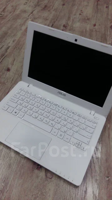 Asus X200MA. 11.6", 2,2����, ��� 4 ��, ���� 320���, WiFi: 1, Bluetooth: 1, ����������� �� 4��. ����