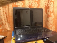 Samsung R580. ��� 4 ��, ���� 320���, WiFi, Bluetooth ����