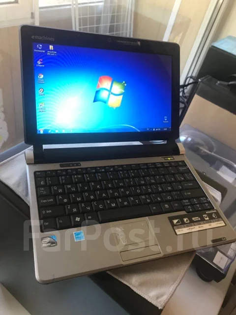 eMachines 250. 10.1", 1,6����, ��� 2048 ��, ���� 160���, WiFi: 1, ����������� �� 2��. ����