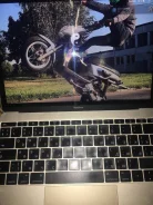 Apple MacBook 12. 12", 2,4����, ��� 8 ��, ���� 256���, WiFi: 1, Bluetooth: 1, ����������� �� 12��. ����