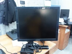 Samsung. 19" ����