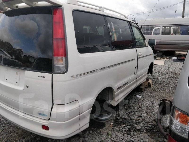 Разбор ноах. Тойота ноах 70. Тойота вокси снятие торпеды. Задняя дверь на таун айс ноах. Toyota voxy 70 торпеда.