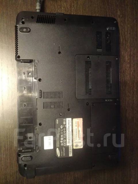 Samsung R540. 15.6", 2,4����, ��� 4 ��, ���� 320���, WiFi: 1, Bluetooth: 1 ����