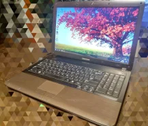 Samsung R540. 15.6", 2,4����, ��� 4 ��, ���� 320���, WiFi, Bluetooth ����