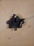 Замок капота. Toyota Vista, CV30, SV30, SV32, SV33, SV35 Toyota Camry, CV30, SV30, SV32, SV33, SV35 Двигатели: 2CT, 3SFE, 3SGE, 4SFE