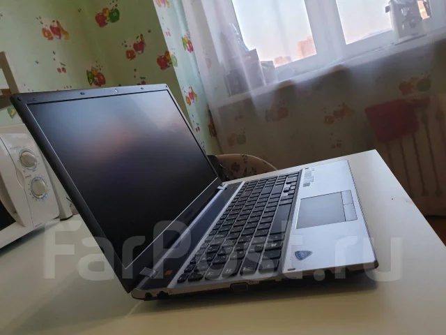 Samsung 550P5C-S03. 15.6", 2,4����, ��� 8 ��, ���� 1 000���, WiFi: 1, Bluetooth: 1, ����������� �� 4��. ����