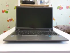 Samsung 550P5C-S03. 15.6", 2,4����, ��� 8 ��, ���� 1 000���, WiFi: 1, Bluetooth: 1, ����������� �� 4��. ����