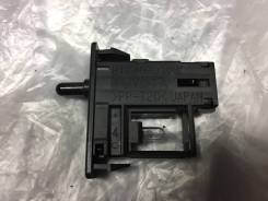 Бардачок. Toyota: Allion, Windom, Aurion, Verossa, Camry Gracia, Avensis, Sequoia, Altezza, Tundra, Vista, Mark II Wagon Blit, Caldina, Vista Ardeo, S...