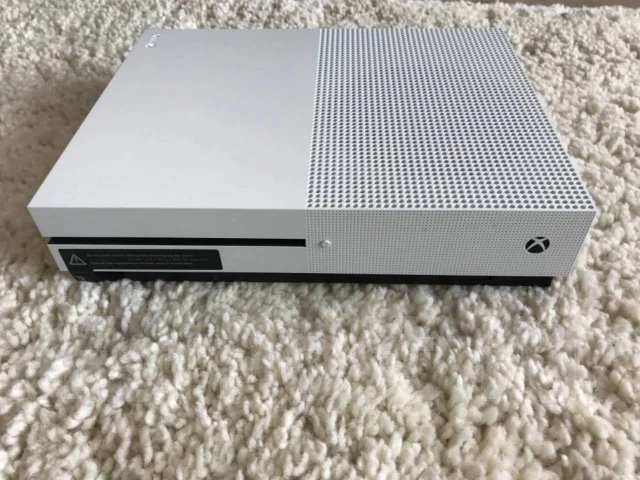 Microsoft Xbox One S ����