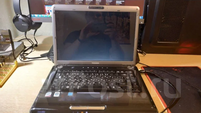 Toshiba Satellite. 15", 2����, ��� 3072 ��, ���� 500���, WiFi: 1, Bluetooth: 1, ����������� �� 1��. ����