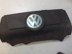Крышка двигателя. Volkswagen Touareg, 7L6, 7LA Двигатели: AXQ, AYH, AZZ, BAA, BAC, BAN, BAR, BHK, BHL, BJN, BKJ, BKL, BKS, BKW, BLE, BLK, BMV, BMX, BP...