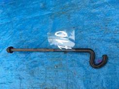 Упор капота. Nissan Caravan Elgrand, ALE50, ALWE50, AVE50, AVWE50 Nissan Ambulance, ALE50, ALWE50, ATE50, ATWE50, FLGE50, FLWGE50, FPGE50, FPWGE50 Nis...