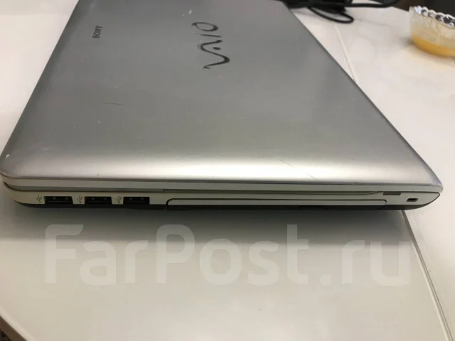 Sony VAIO VPC-EB. 15.5", 2,3����, ��� 4 ��, ���� 320���, WiFi: 1, Bluetooth: 1, ����������� �� 2��. ����