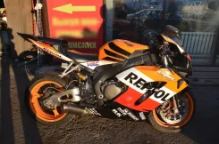 Honda CBR 1000RR Fireblade ����