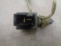 Датчик включения стоп-сигнала Hyundai Elantra XD 2000-2005 Номер OEM 9381038000 в Карпинске Датчик включения стоп-сигнала Hyundai Elantra XD 2000-2005 Номер OEM 9381038000